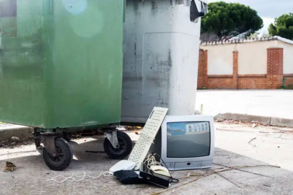 A computer and a trash can placed side by side, representing e-waste disposal services in San Jose, CA.
